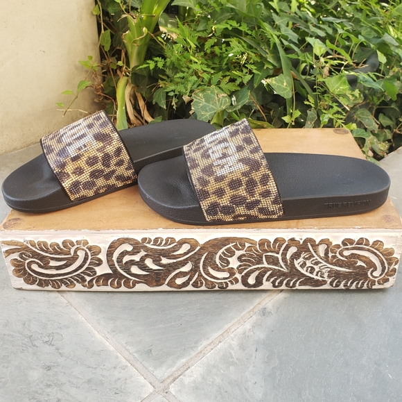 Casual Chic True Religion Crystal Leopard Slides - Picture 6 of 9
